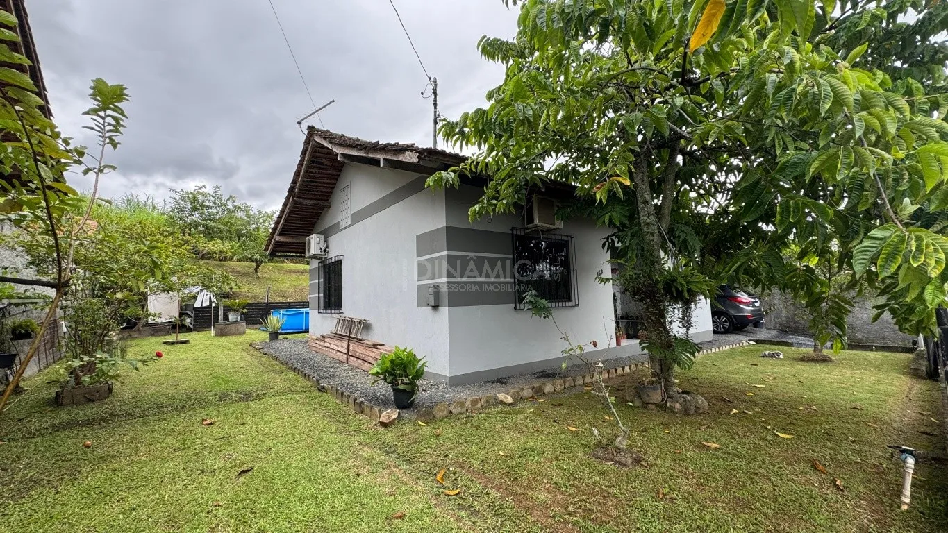 Casa plana semimobiliada a venda no bairro Passo Manso em Blumenau. - foto 1