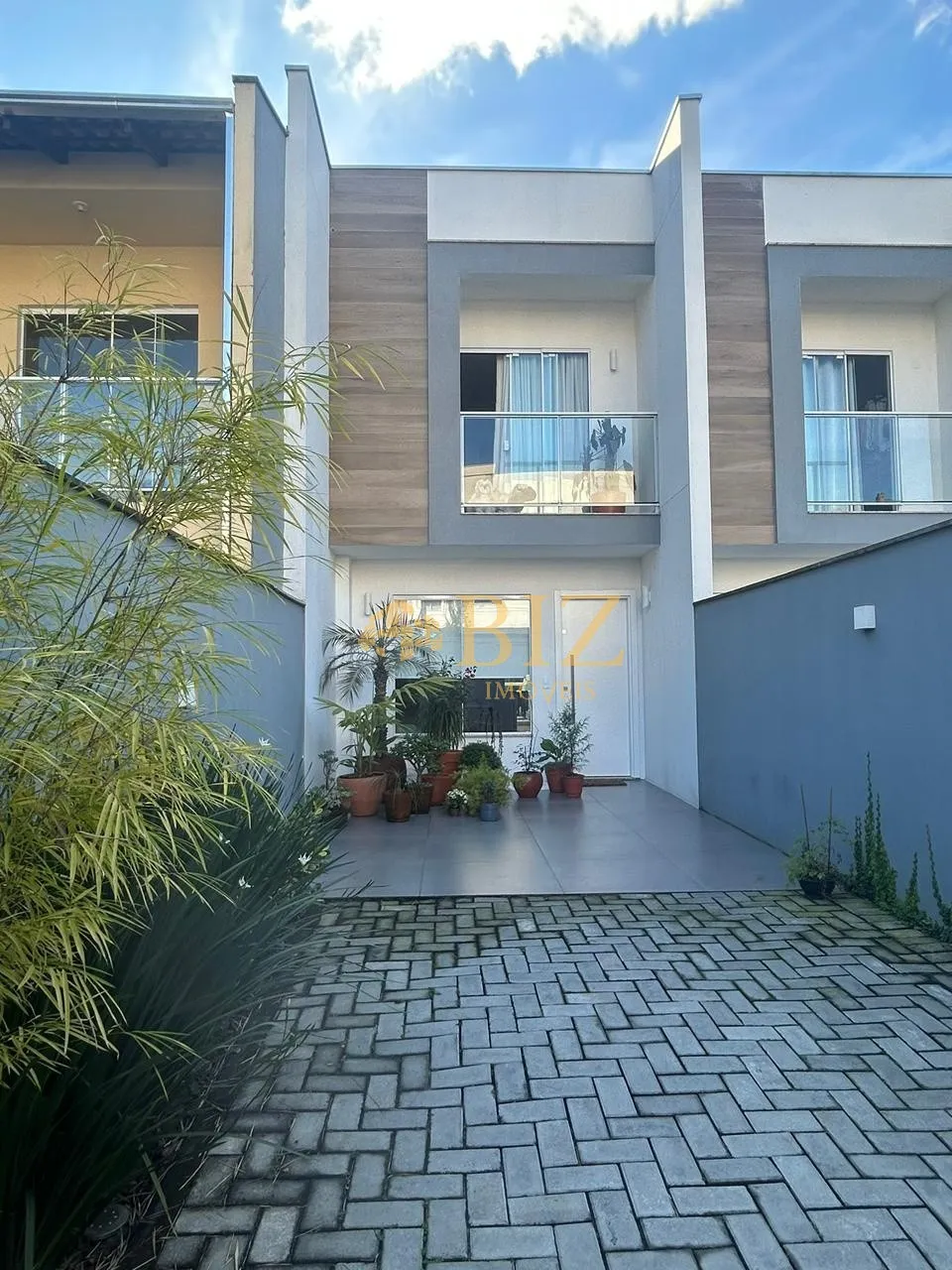 Sobrado com 2 suítes, 2 vagas, semimobiliado, no Bairro Fortaleza! — foto 2
