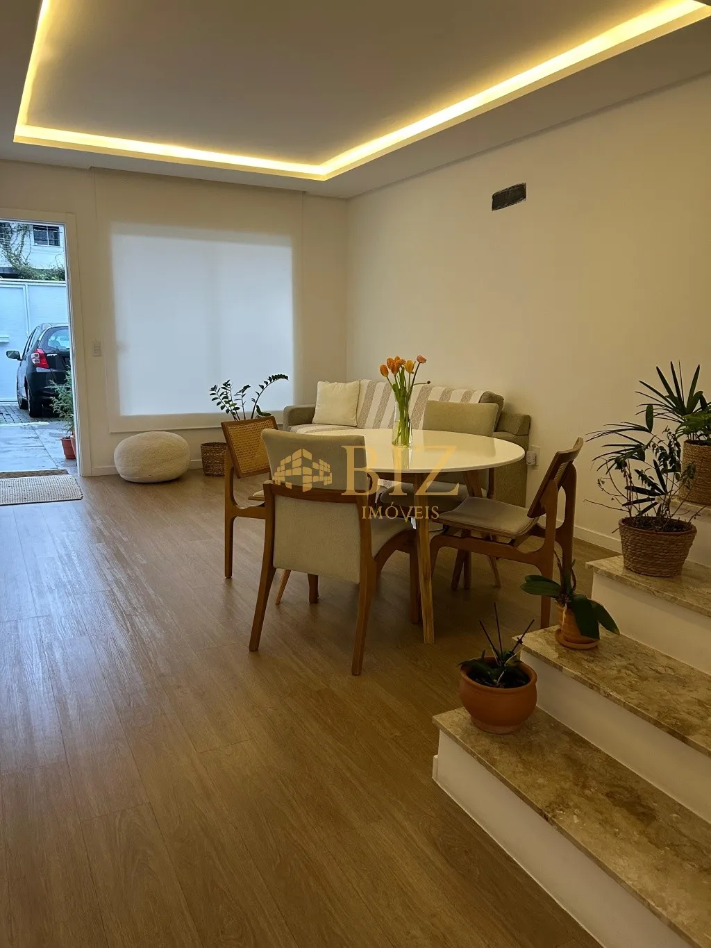 Sobrado com 2 suítes, 2 vagas, semimobiliado, no Bairro Fortaleza! — foto 4