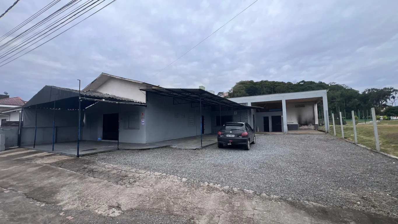 Galpão comercial no bairro Carijós - foto 1