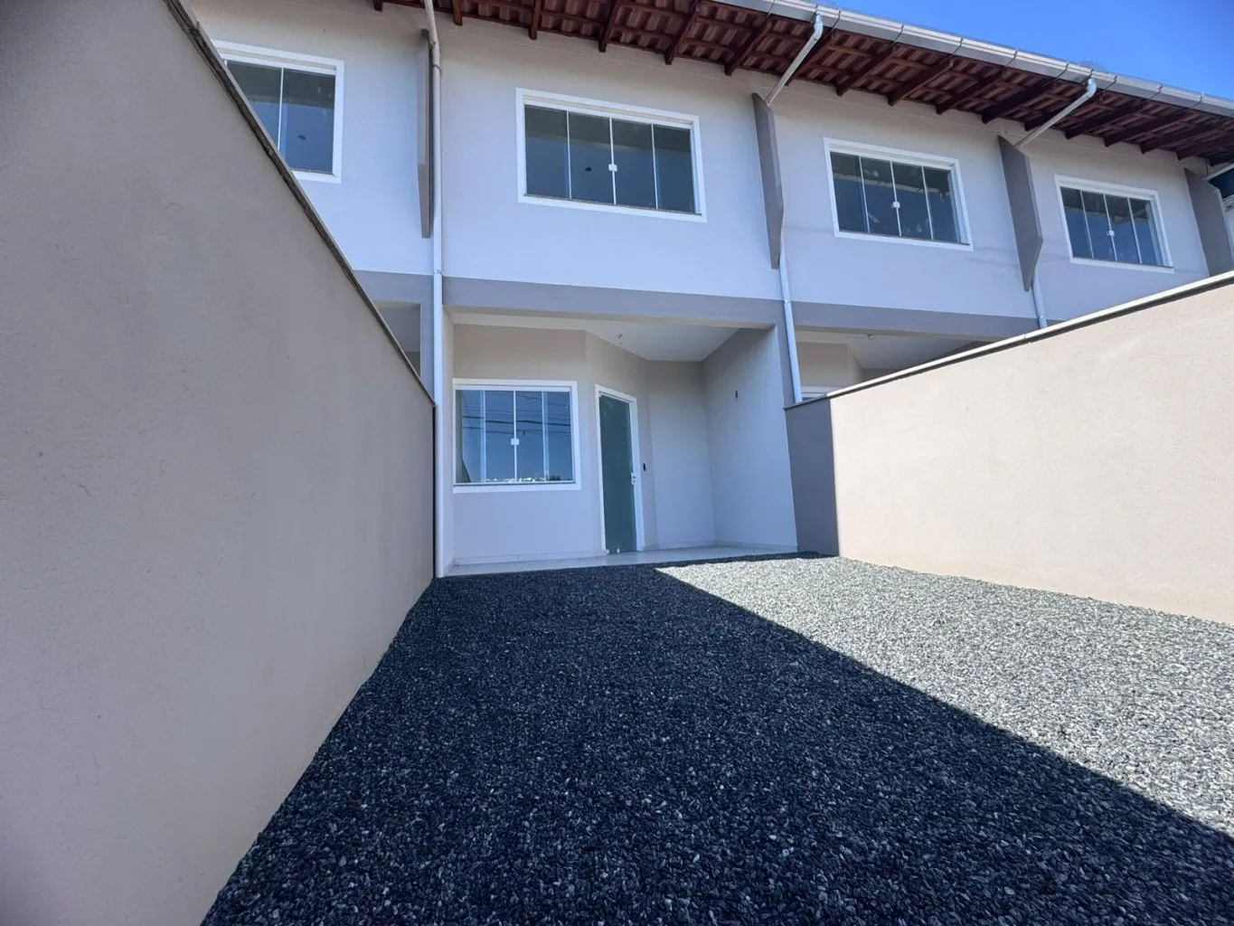 Amplo sobrado na Água Verde - foto 1