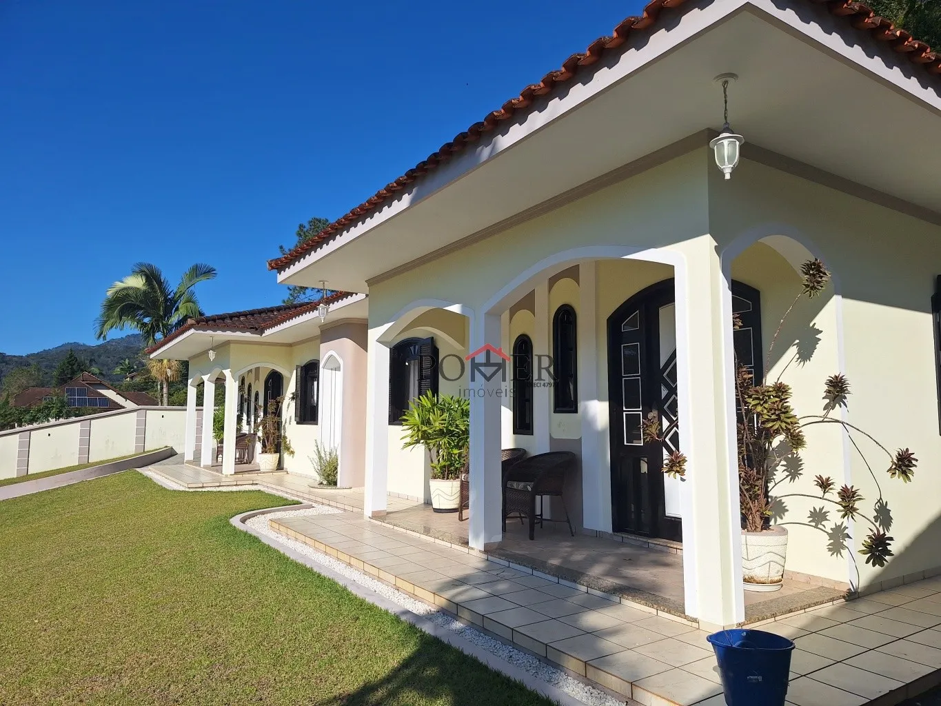 Encantadora Residência mobiliada no acolhedor bairro Jardim Pomerânia - Conforto, Estilo e Qualidade de Vida! Com 4 dormitórios, sendo uma suíte. — foto 3
