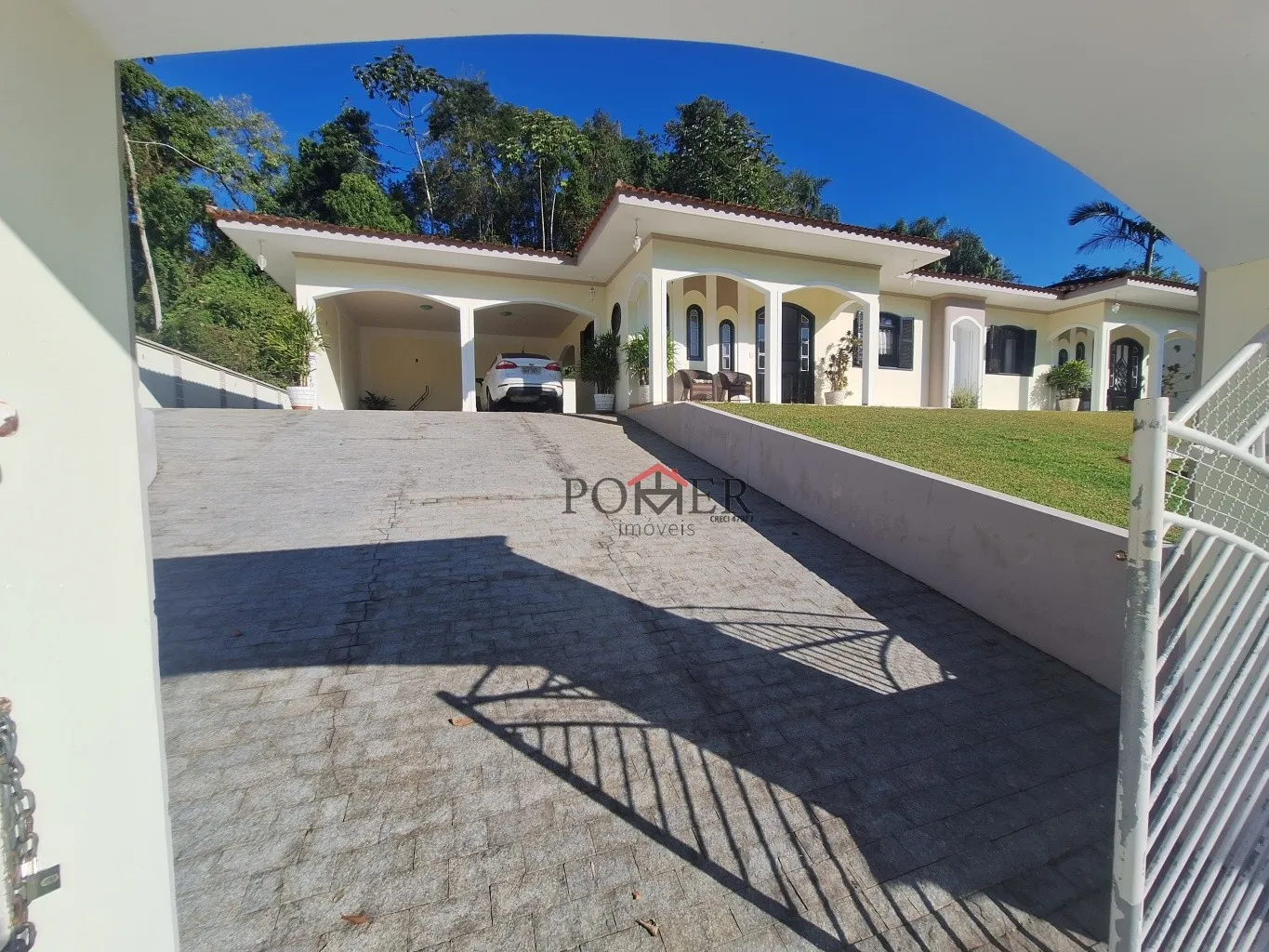 Encantadora Residência mobiliada no acolhedor bairro Jardim Pomerânia - Conforto, Estilo e Qualidade de Vida! Com 4 dormitórios, sendo uma suíte. — foto 6