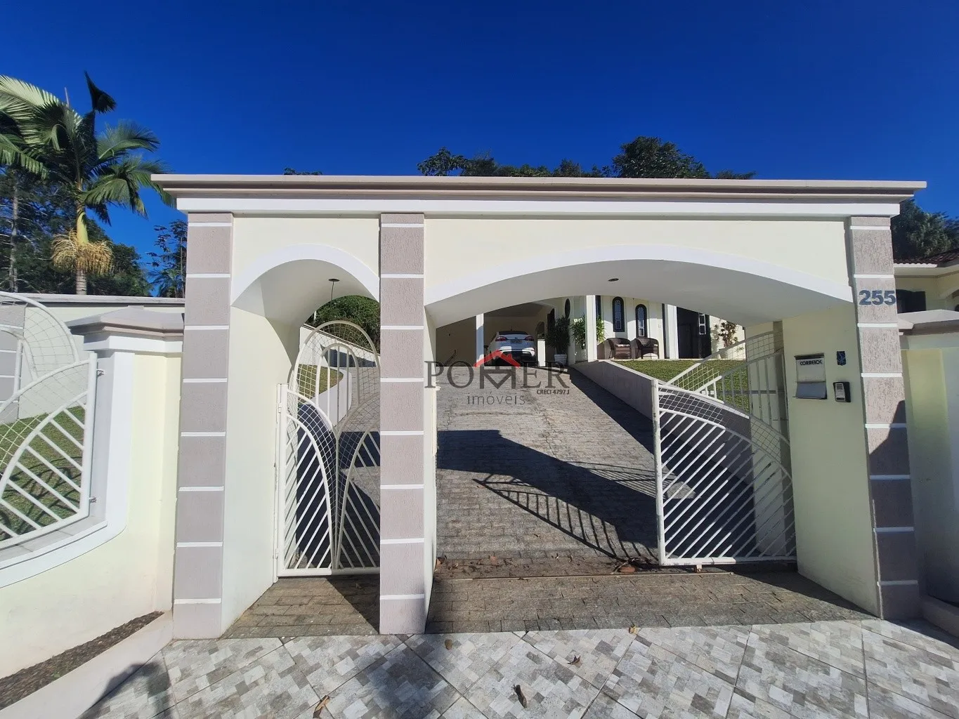 Encantadora Residência mobiliada no acolhedor bairro Jardim Pomerânia - Conforto, Estilo e Qualidade de Vida! Com 4 dormitórios, sendo uma suíte. — foto 7