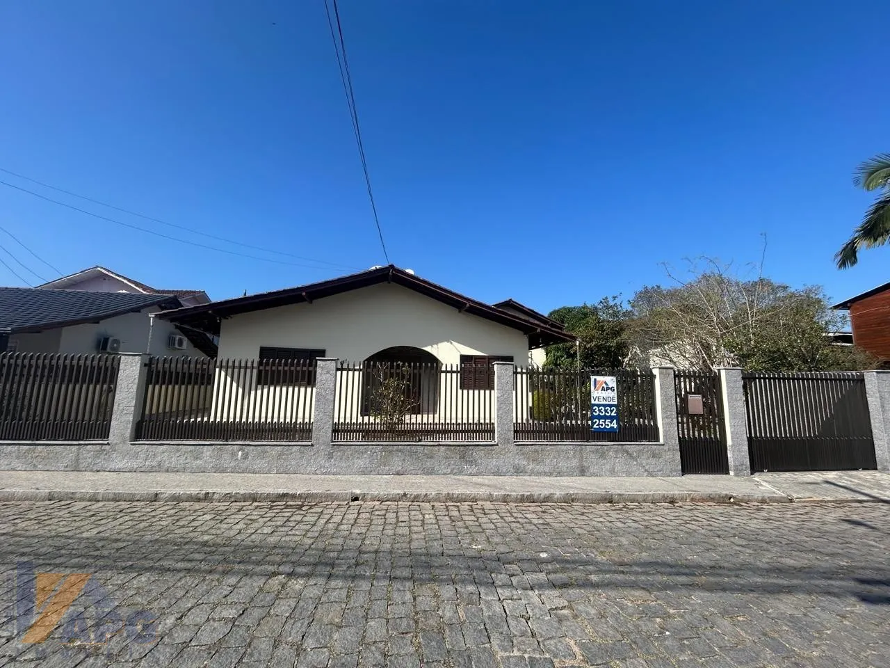 Casa com 3 dormitórios localizada no bairro Figueira. — foto 2