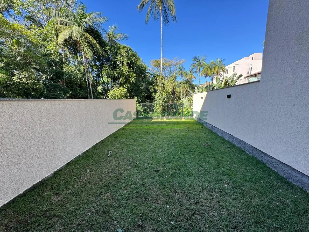 Descubra o equilíbrio perfeito entre conforto e elegância neste recém-construído sobrado localizado em uma das áreas mais valorizadas de Blumenau, no bairro Água Verde. — foto 5
