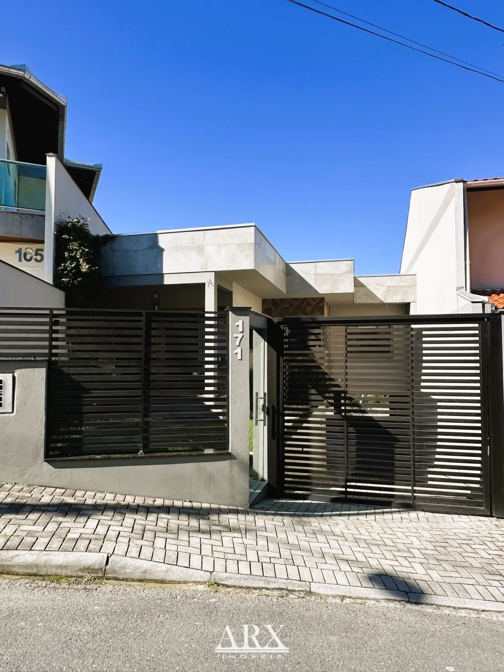 Belíssima casa a venda no Loteamento Villa Verdi na Água Verde em Blumenau. - foto 1