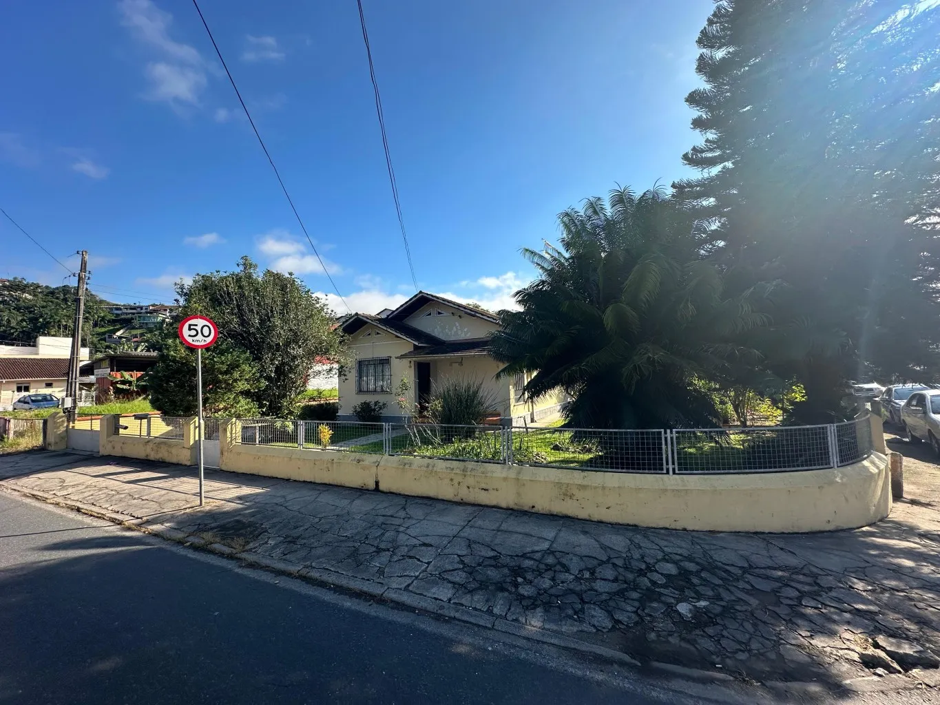 Casa a venda com amplo terreno de esquina no início da Rua Emilio Tallmann — foto 3