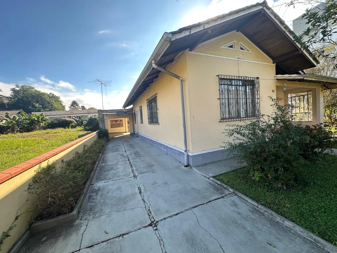 Casa a venda com amplo terreno de esquina no início da Rua Emilio Tallmann — foto 4