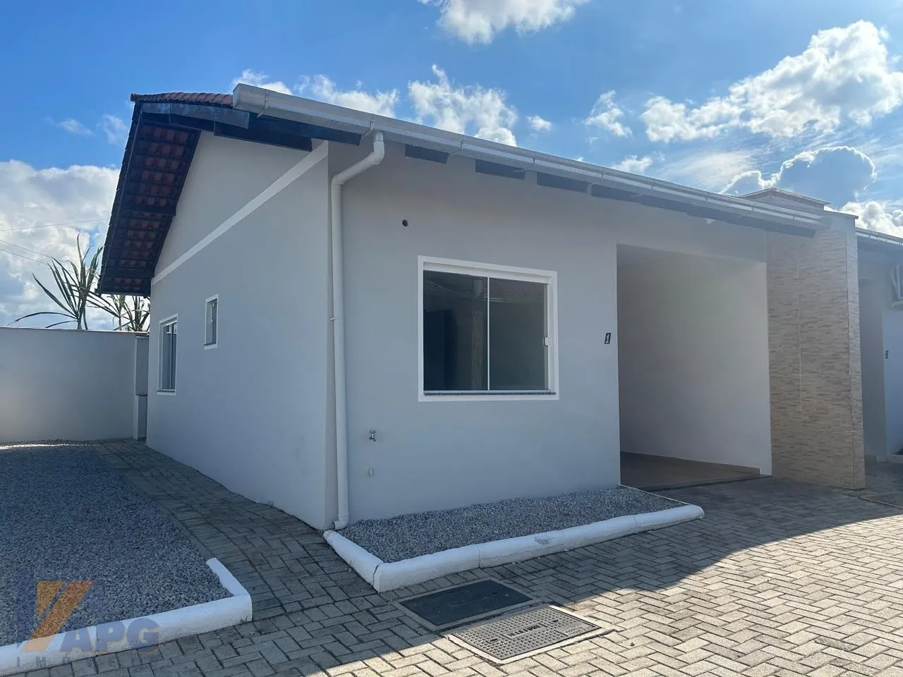 Casa com 2 dormitórios no bairro Coloninha. - foto 1