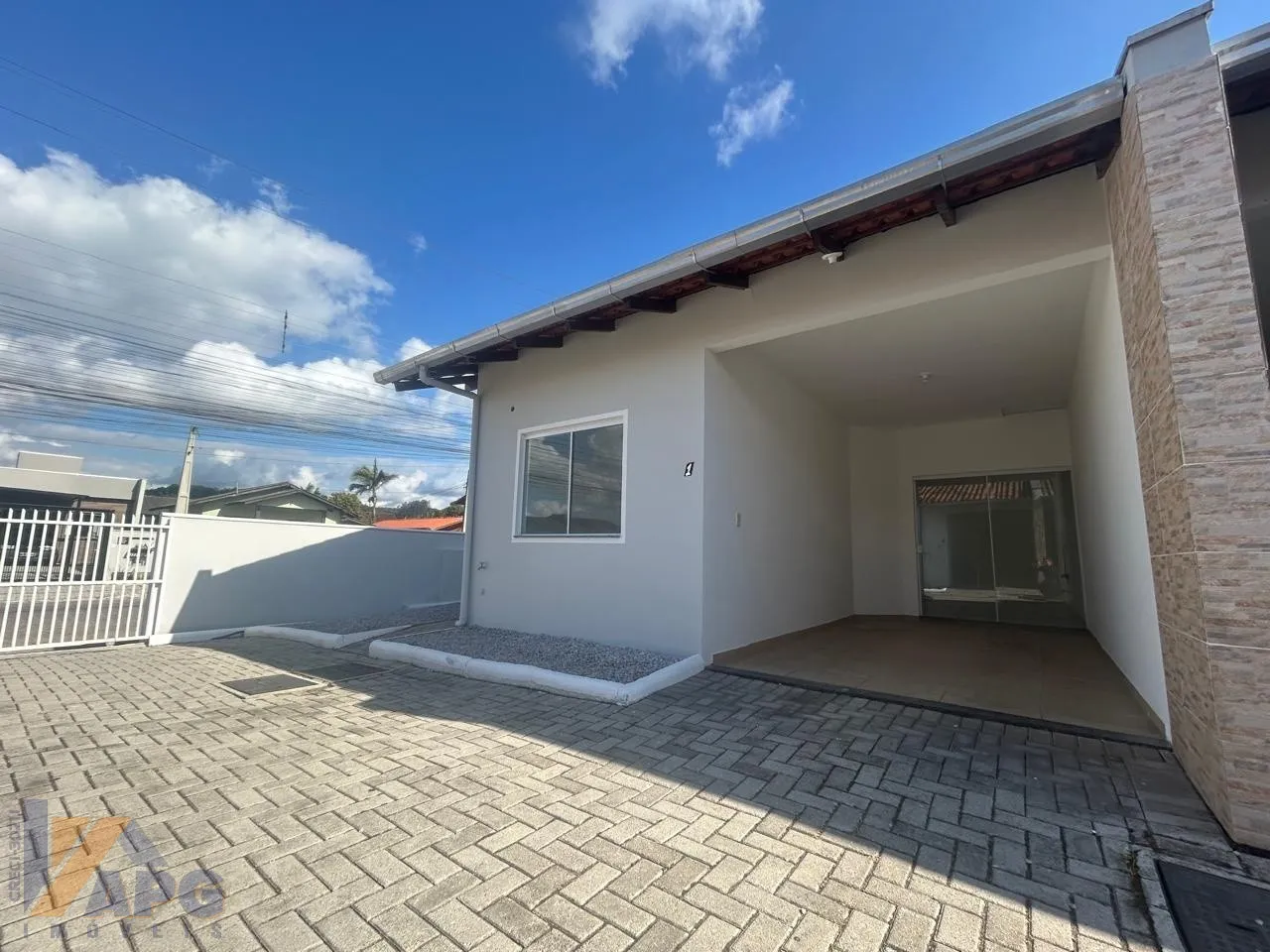 Casa com 2 dormitórios no bairro Coloninha. — foto 3