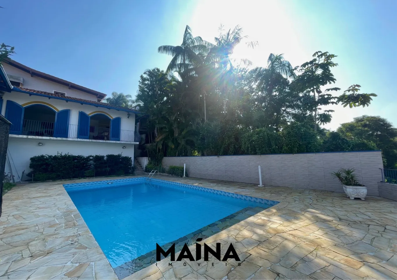 Casa no bairro Água Verde, com 4 dormitórios sendo 1 suíte, piscina, dependência de empregada — foto 5