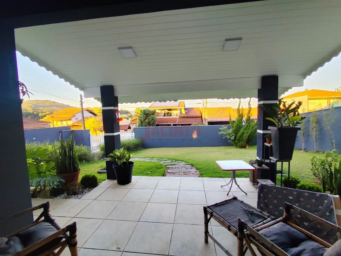 Casa com 3 dormitórios sendo 1 suíte, área de festas e 4 vagas garagem, na Fortaleza Alta. — foto 7