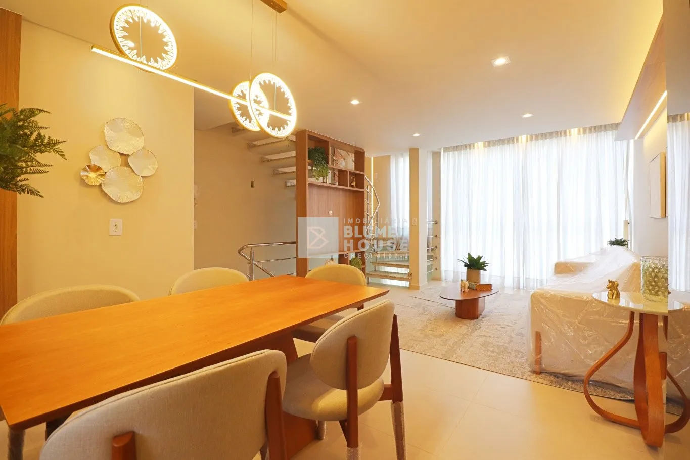 Triplex mobiliado em condomínio no bairro Água Verde! - foto 1