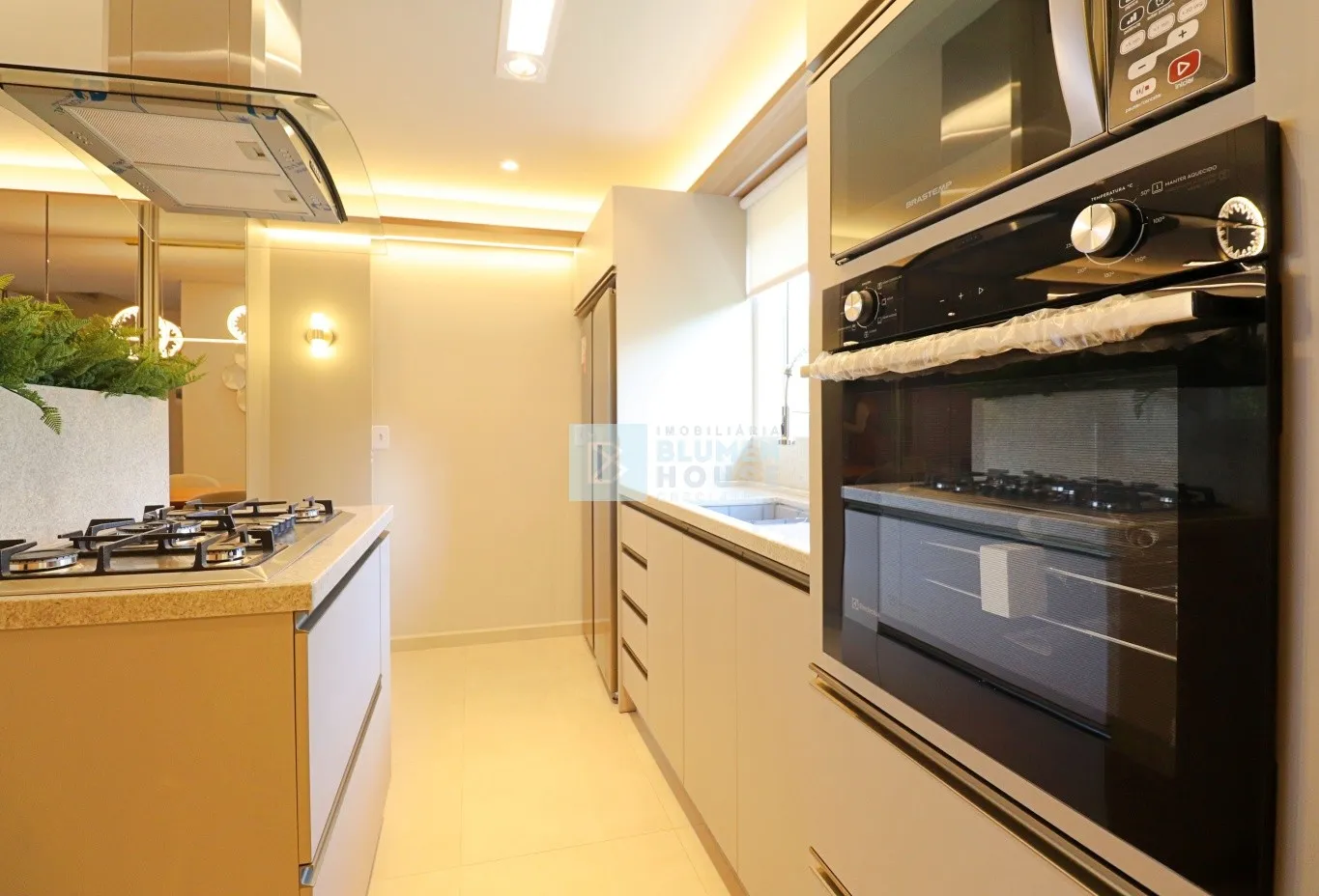 Triplex mobiliado em condomínio no bairro Água Verde! — foto 6