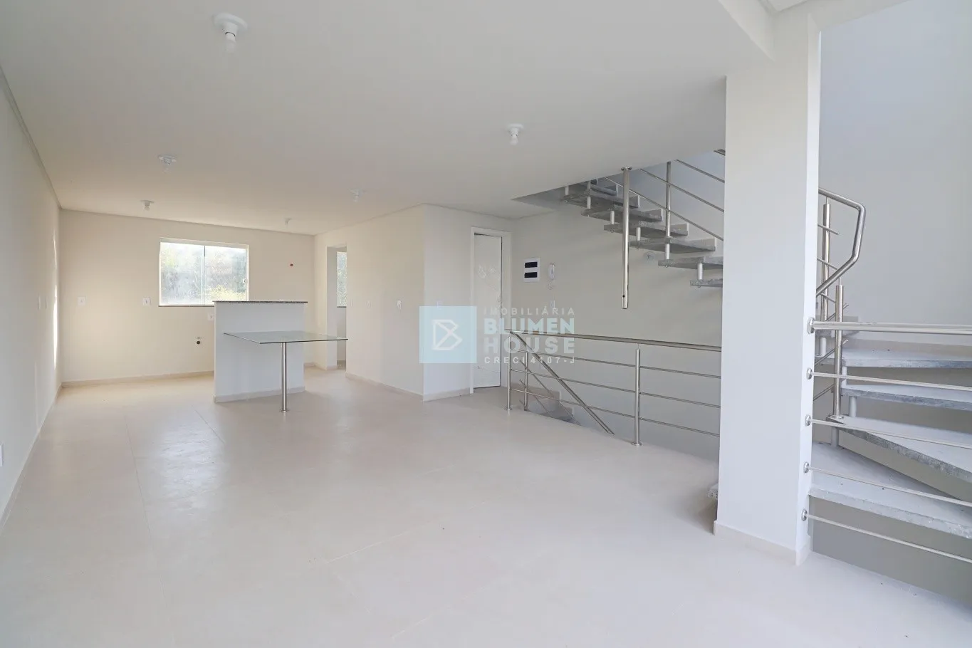 Triplex em condomínio no bairro Água Verde! - foto 1