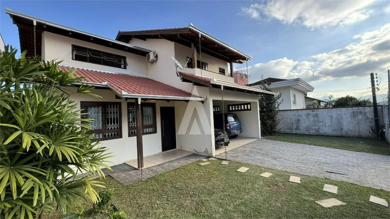 Sobrado com 1 suíte mais 2 quartos à venda no bairro Bom Retiro em Joinville - SC, por R$ 1.350.000,00 . - foto 1