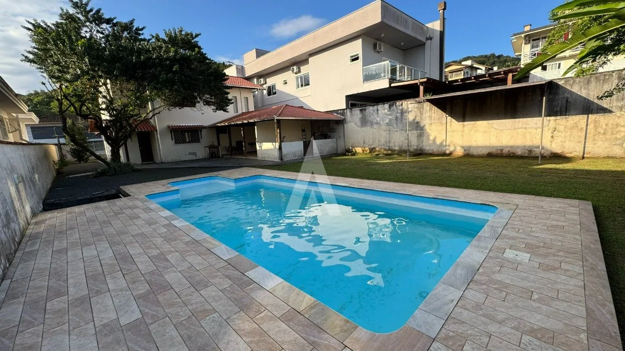 Sobrado com 1 suíte mais 2 quartos à venda no bairro Bom Retiro em Joinville - SC, por R$ 1.350.000,00 . — foto 3