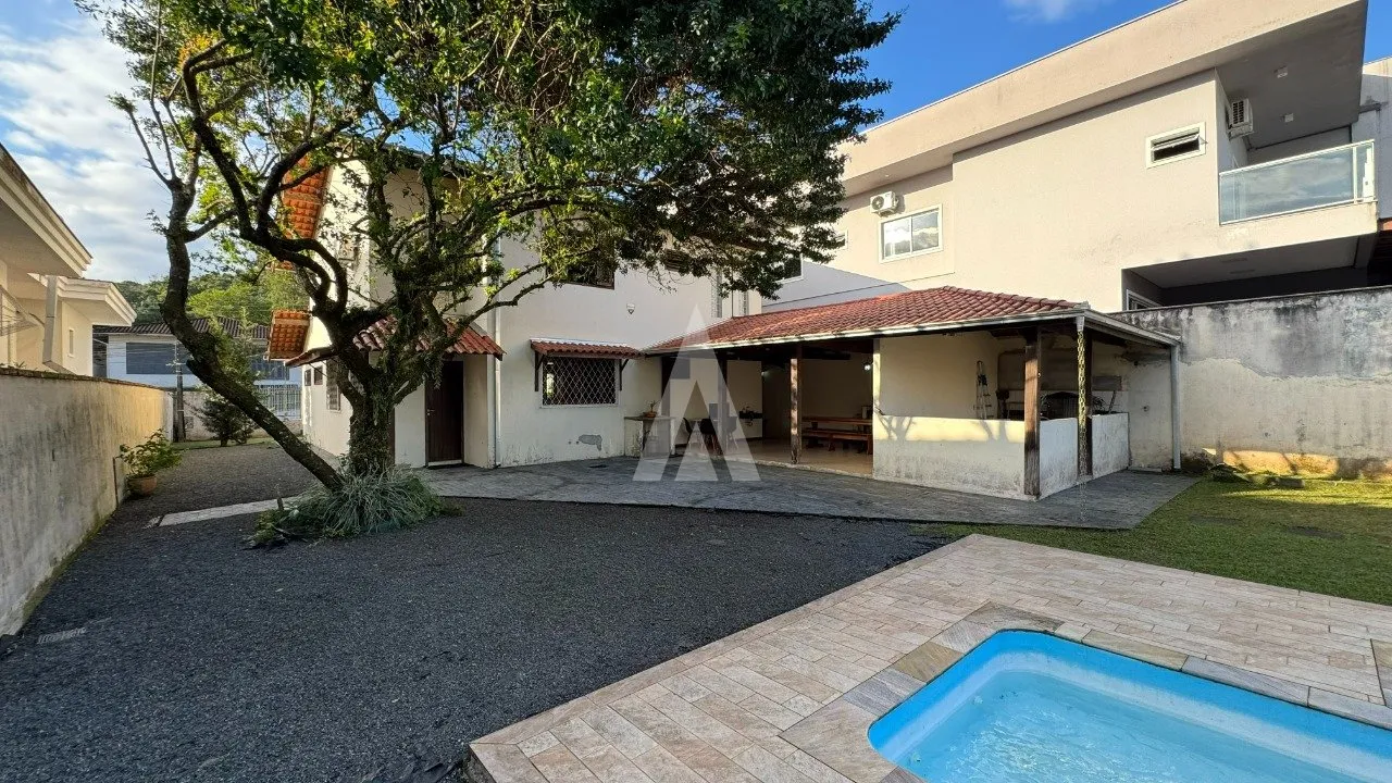 Sobrado com 1 suíte mais 2 quartos à venda no bairro Bom Retiro em Joinville - SC, por R$ 1.350.000,00 . — foto 4