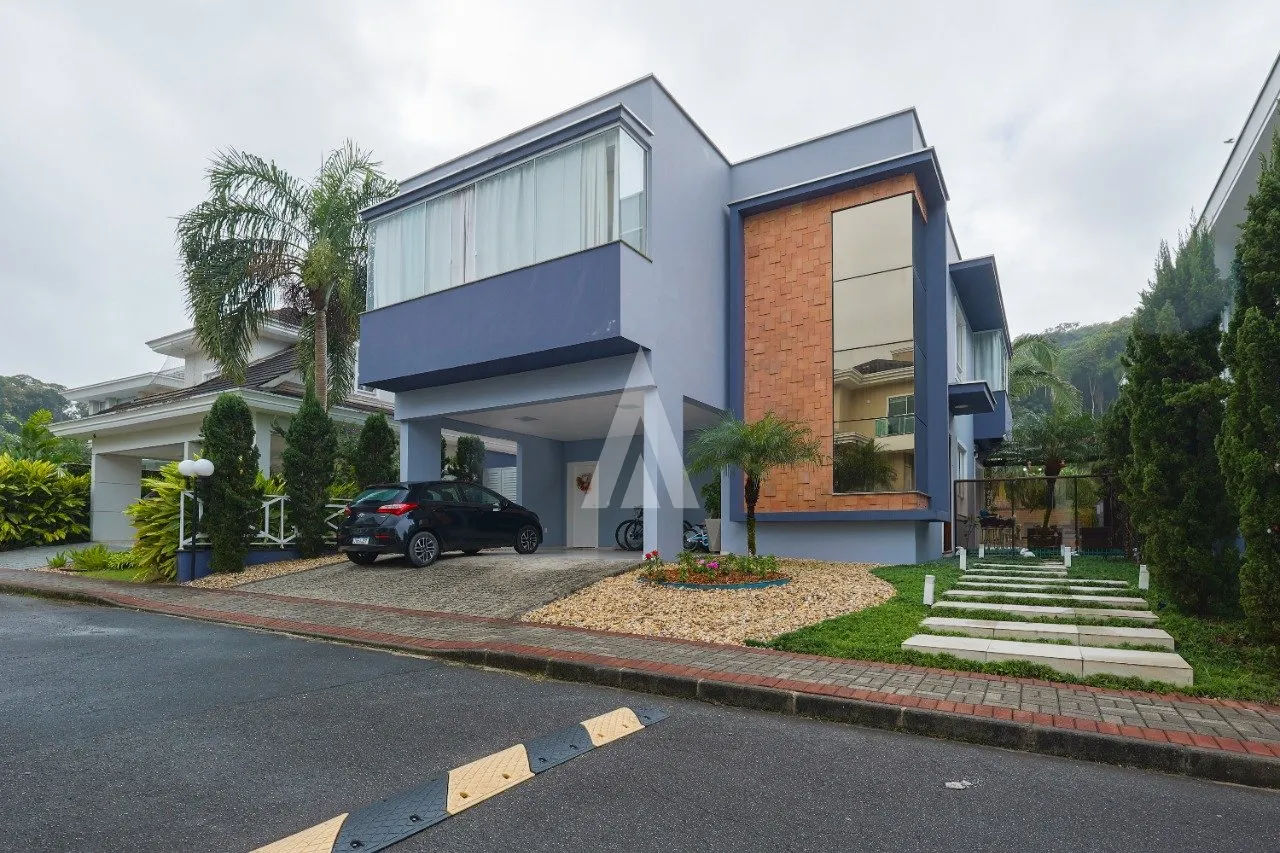 Sobrado em condomínio fechado com 3 suítes à venda no bairro América em Joinville - SC, por R$ 2.500.000,00. - foto 1