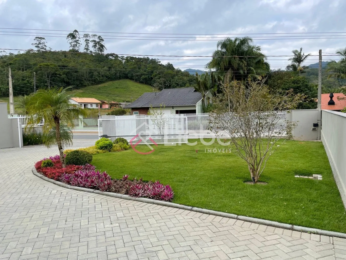 Bom gosto em cada detalhe nesta CASA TODA MOBILADA próximo do centro da Cidade de Pomerode com 156,92m de área construída num terreno de 450,41m. — foto 5