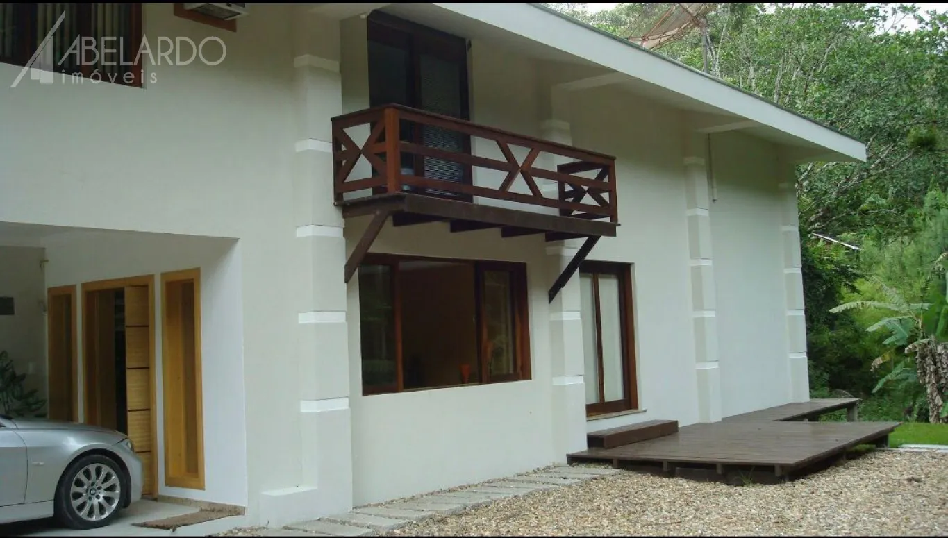 Desfrute de momentos maravilhosos neste esplêndido sítio localizado em Gaspar. Conforto, privacidade, segurança e bem estar podem definir esta belíssima residência, com 3 suítes. Lindas piscinas naturais e muito paisagismo, para curtir o melhor da natureza! — foto 4