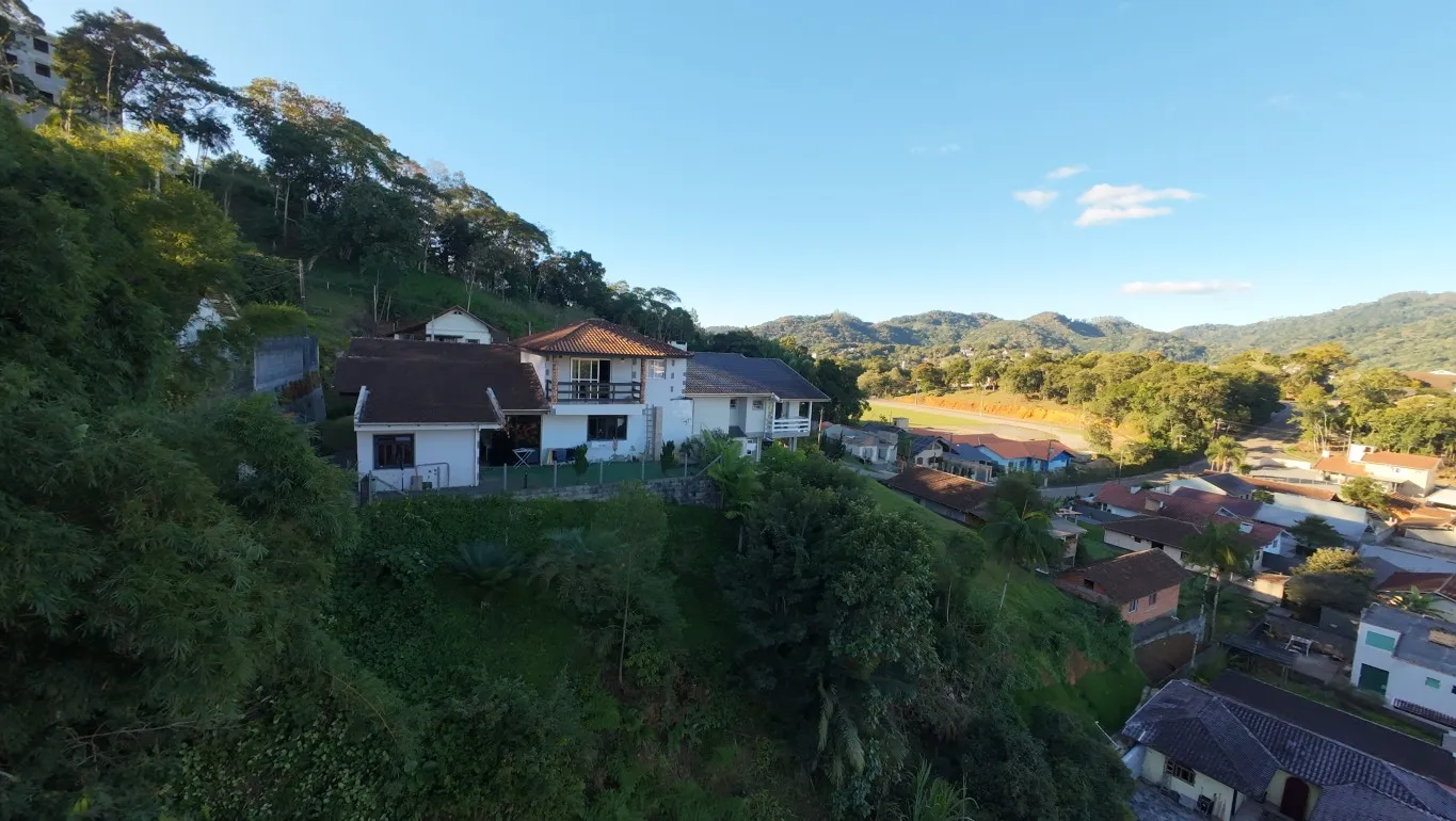 Casa com 4 Quartos no Centro de Pomerode - foto 1