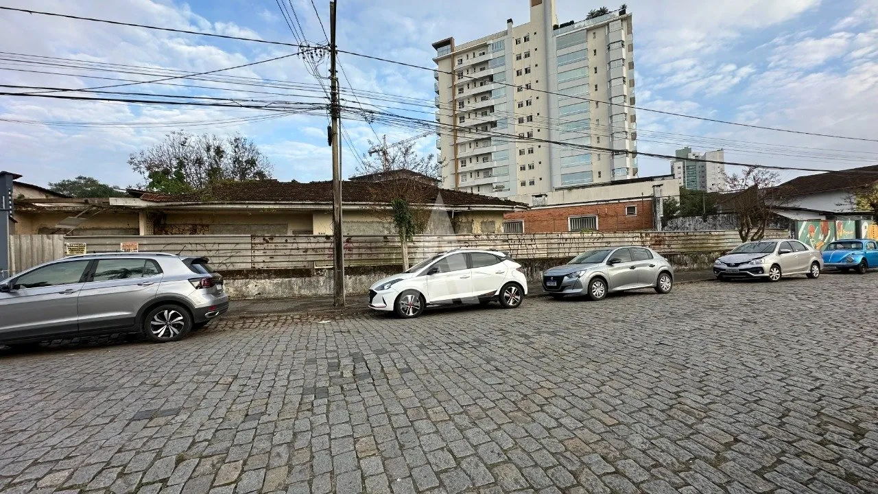Casa com terreno de 546,72m à venda no bairro Anita Garibaldi em Joinville - SC de R$ 890.000,00 por R$ 840.000,00 - foto 1