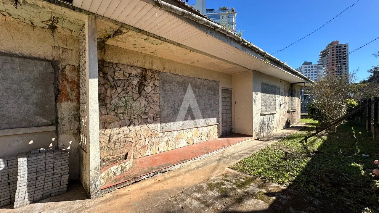 Casa com terreno de 546,72m à venda no bairro Anita Garibaldi em Joinville - SC de R$ 890.000,00 por R$ 840.000,00 — foto 2