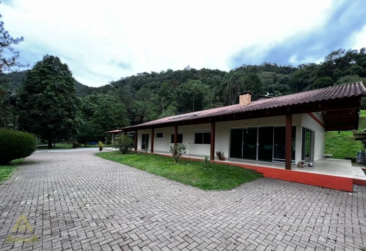 Era uma vez, um Lindo Sítio, localizado no Centrinho da localidade de Gaspar Alto, com fácil acesso para as cidades de Gaspar(14km até a Prefeitura) e de Blumenau (14km até a Prefeitura)! Nas minhas proximidades tem Posto de Saúde, Mercado, Padaria, Restaurant — foto 4