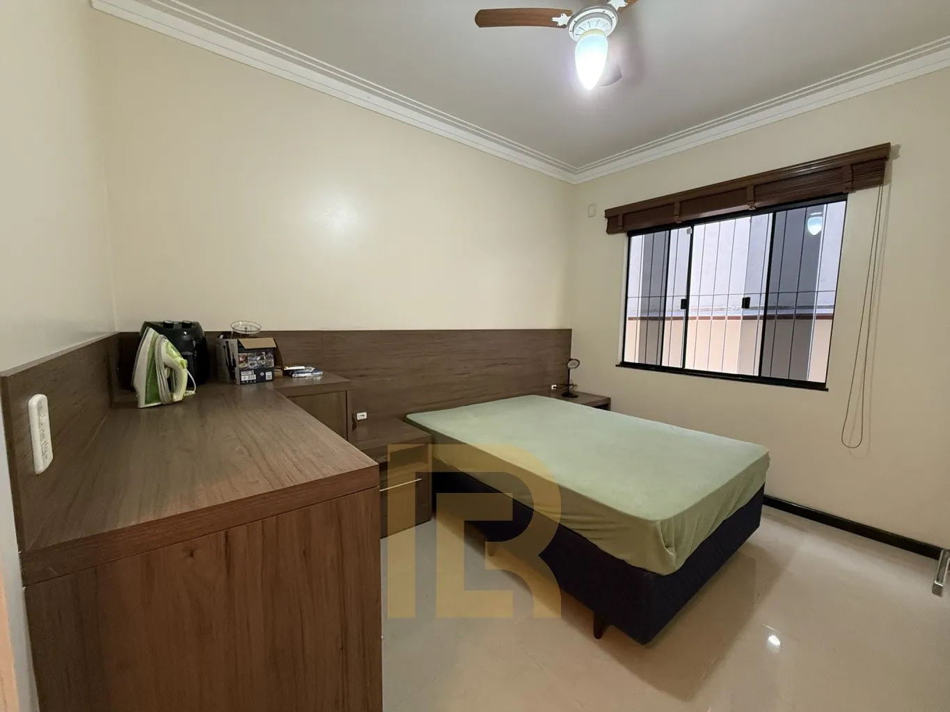 Casa Elegante com 3 Dormitórios sendo 2 Suítes, Área de Festas e Excelente Espaço Externo — foto 5