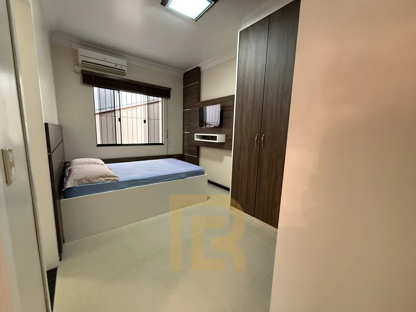 Casa Elegante com 3 Dormitórios sendo 2 Suítes, Área de Festas e Excelente Espaço Externo — foto 6