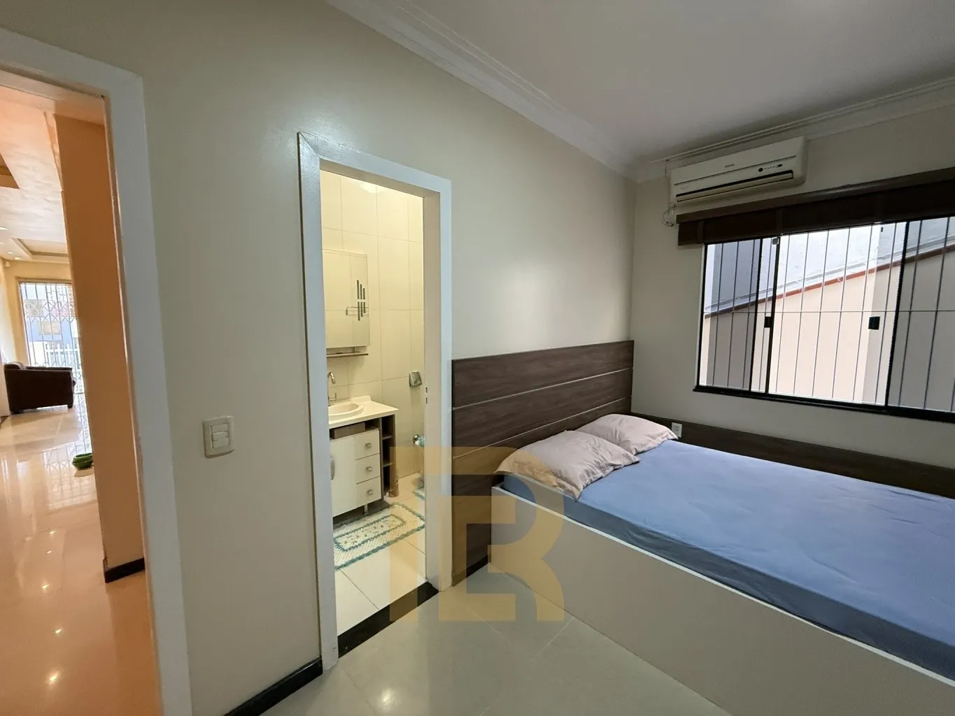 Casa Elegante com 3 Dormitórios sendo 2 Suítes, Área de Festas e Excelente Espaço Externo — foto 7
