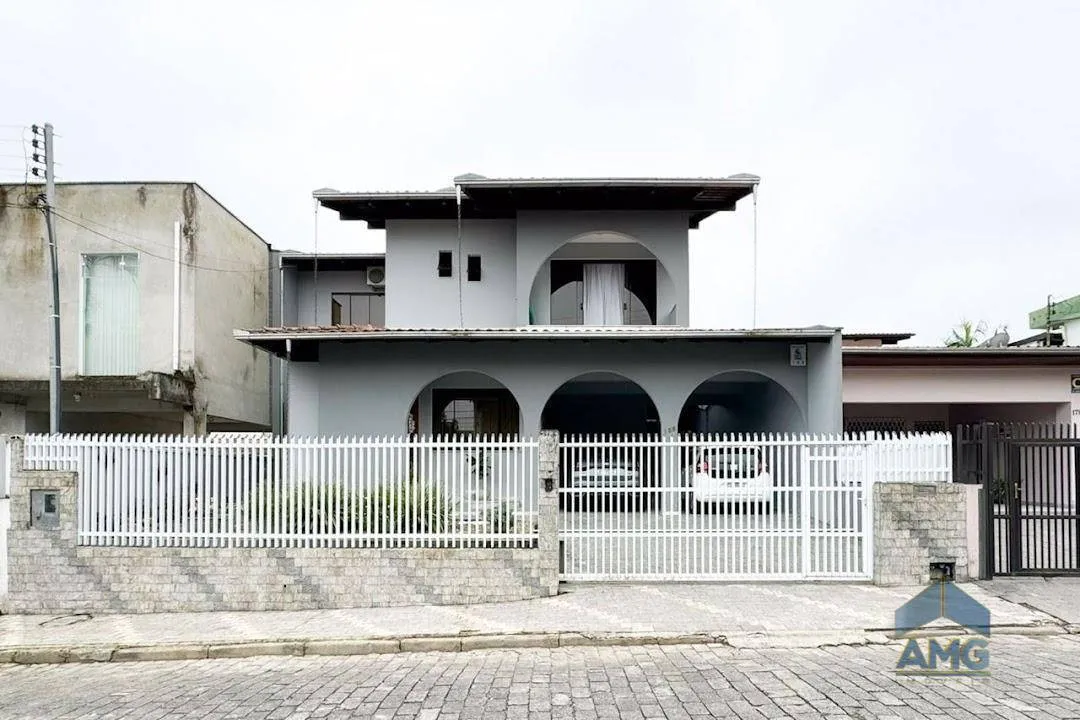 Casa com 4 dormitórios à venda, 200 m por R$ 999.900,00 - Garcia - Blumenau/SC — foto 2