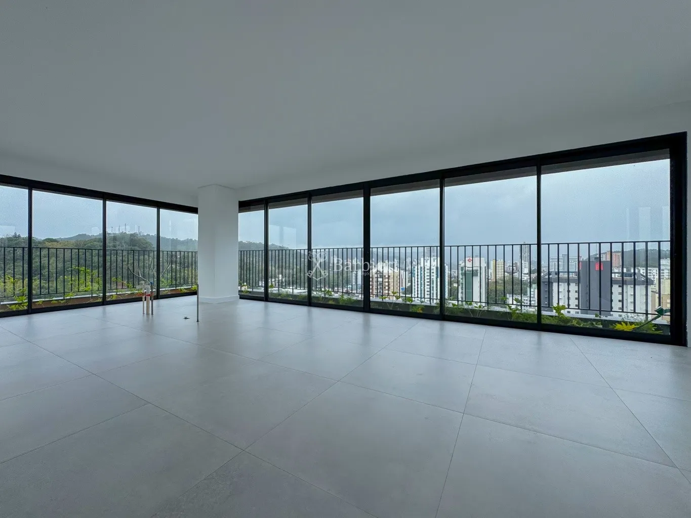 Cobertura com 03 suítes, 4 vagas e 350,00m privativos - Victor Konder, Blumenau/SC — foto 3