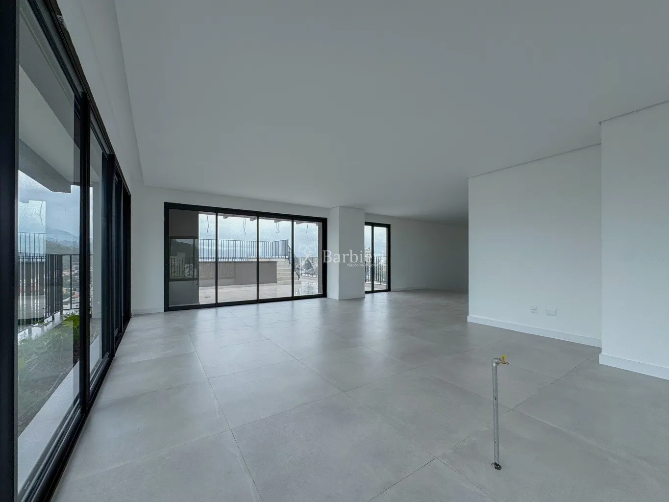 Cobertura com 03 suítes, 4 vagas e 350,00m privativos - Victor Konder, Blumenau/SC — foto 4