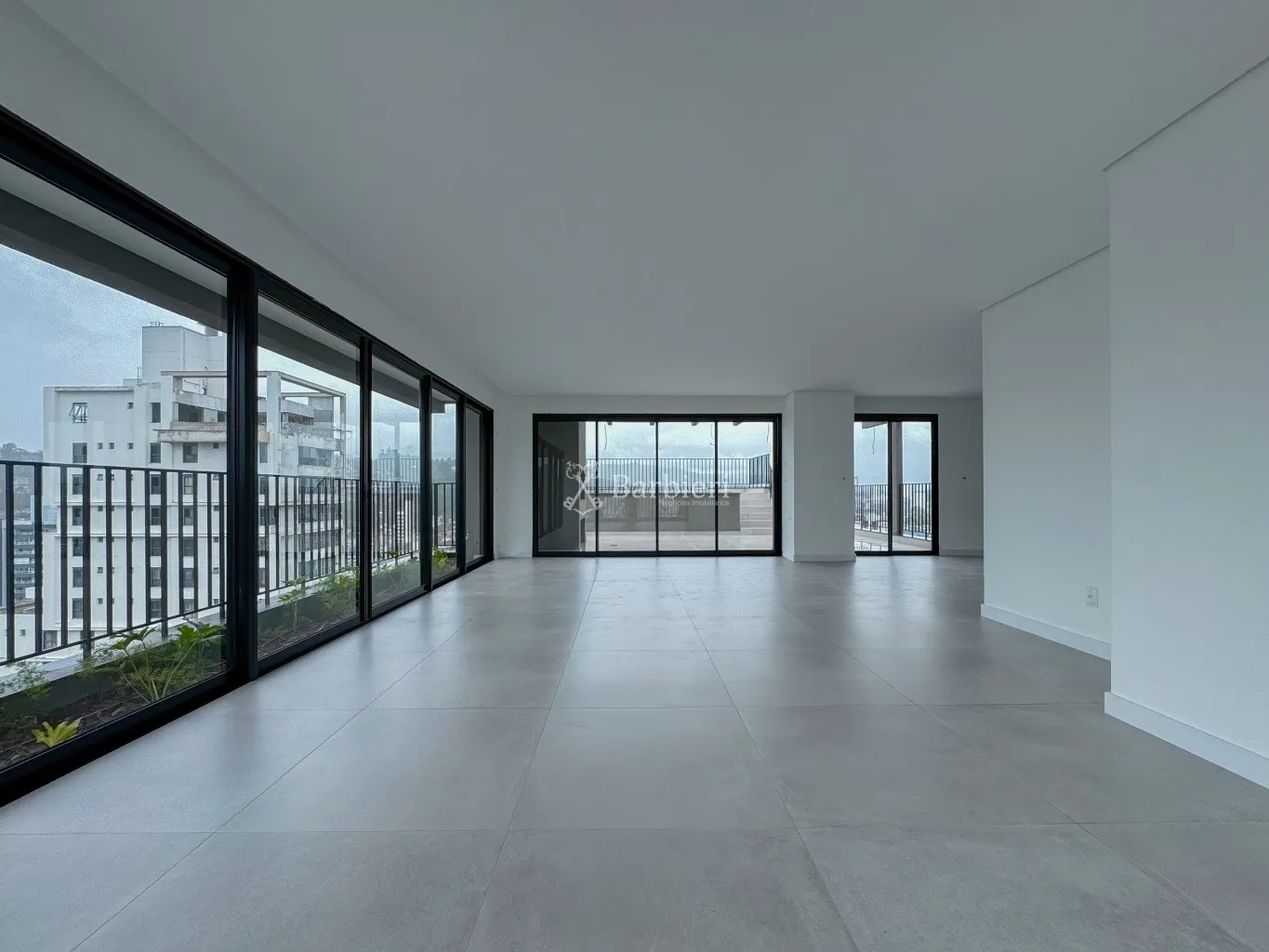 Cobertura com 03 suítes, 4 vagas e 350,00m privativos - Victor Konder, Blumenau/SC — foto 5