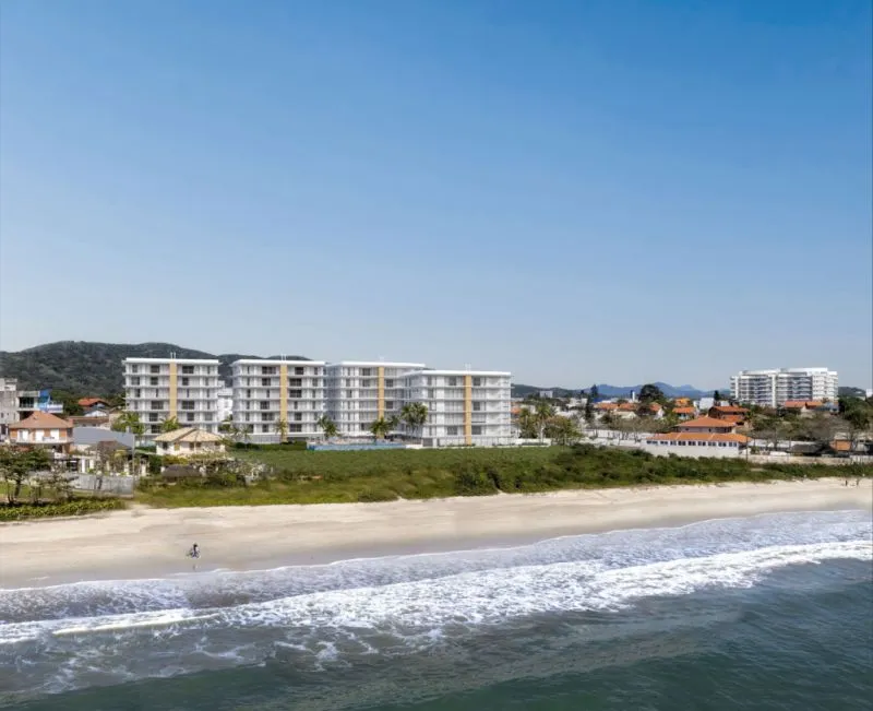 Apartamento frente para o mar com um grande terraço tendo 4 quartos sendo 2 suítes em Penha/SC - foto 1