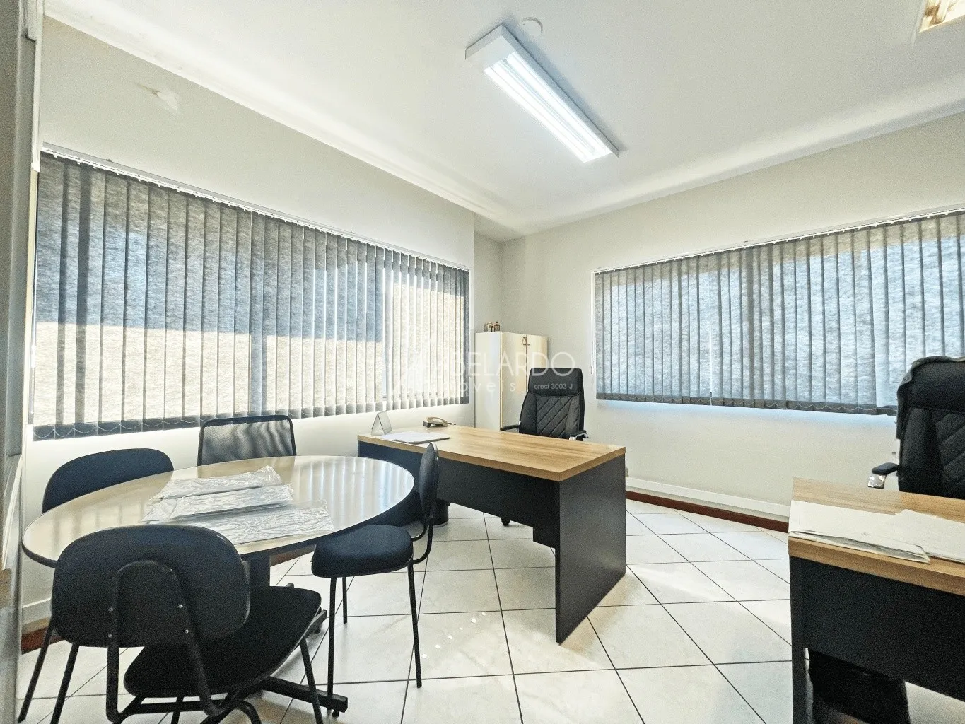 SALA COMERCIAL COM CERCA DE 35M2, LOCALIZADA PROXIMO AO CAFE HAUS. - foto 1