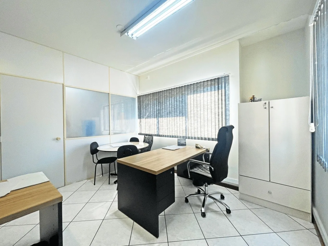 SALA COMERCIAL COM CERCA DE 35M2, LOCALIZADA PROXIMO AO CAFE HAUS. — foto 2