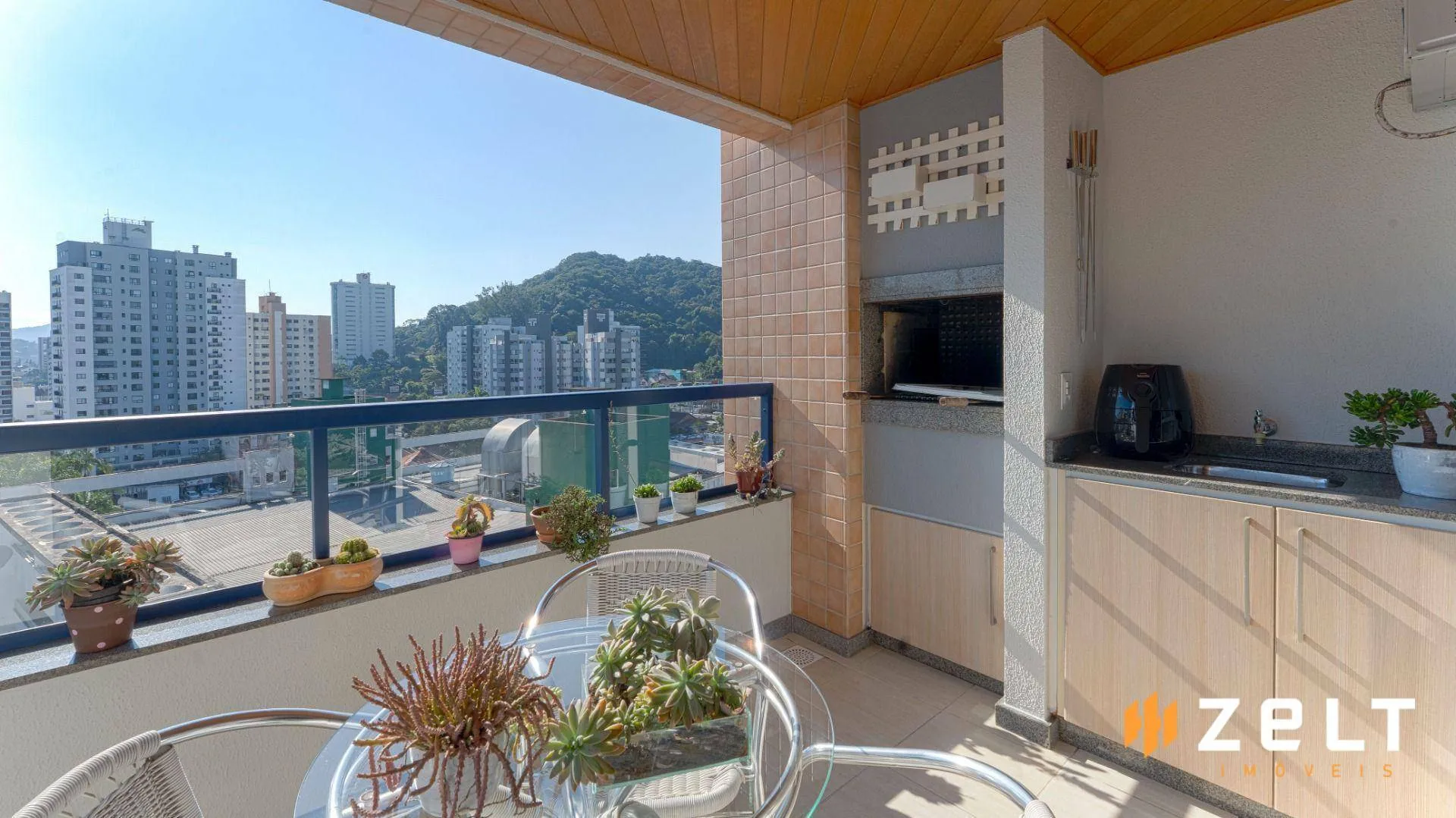 Apartamento Semi Mobiliado 2 Dormitórios com 112m2, Á Venda no Bairro Victor Konder em Blumenau — foto 4
