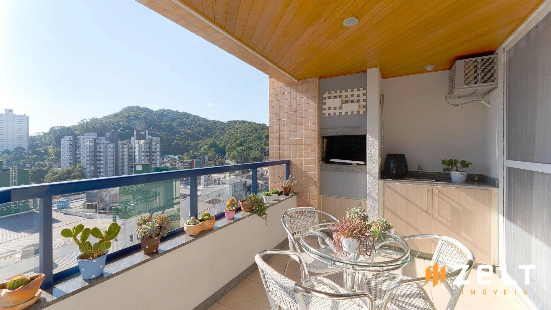 Apartamento Semi Mobiliado 2 Dormitórios com 112m2, Á Venda no Bairro Victor Konder em Blumenau — foto 3