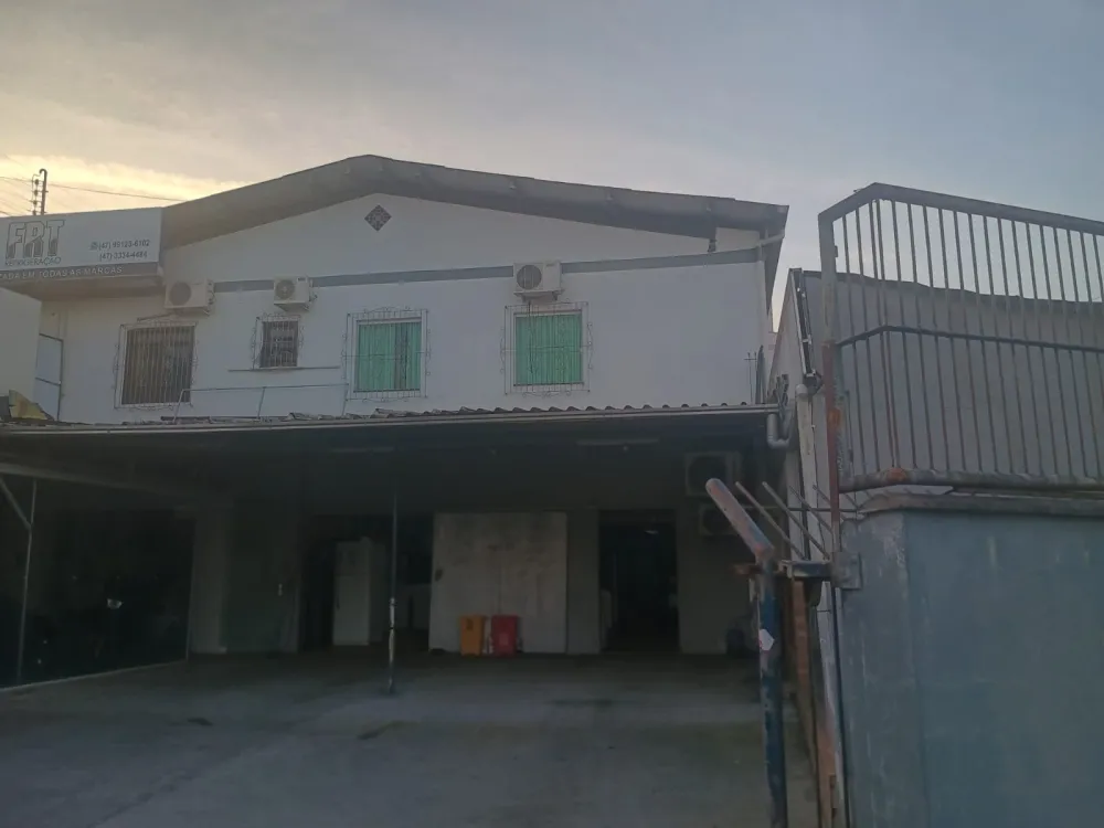 GALPÃO + 2 SALAS COML + 2 APARTAMENTOS - foto 1
