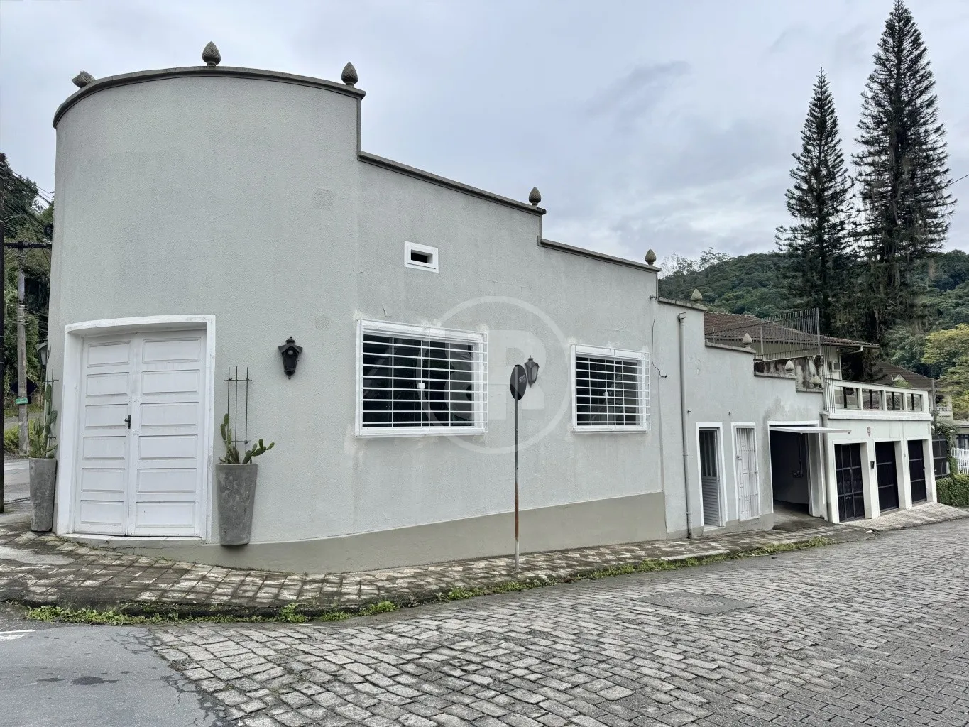 Casa Comercial com 156m em Esquina de Alta Visibilidade, para Alugar no bairro Bom Retiro em Blumenau/SC - foto 1
