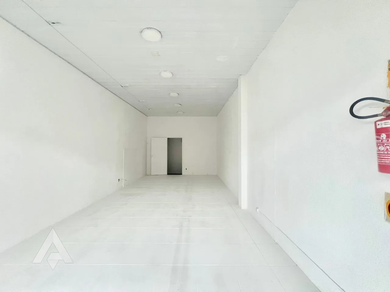 Loja térrea de 50m para locação por R$ 2.300,00 - Bairro Garcia - Blumenau/SC — foto 3