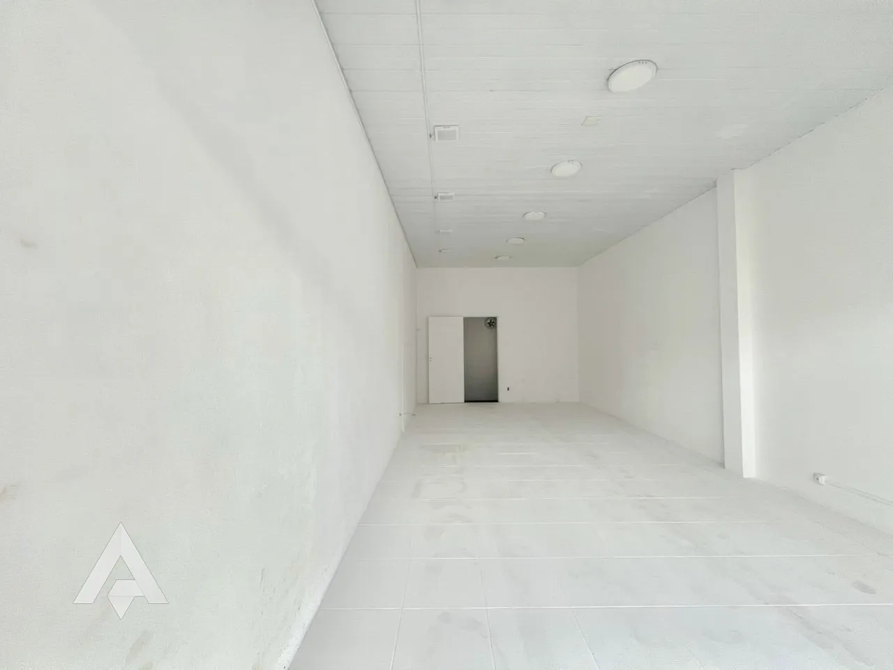 Loja térrea de 50m para locação por R$ 2.300,00 - Bairro Garcia - Blumenau/SC — foto 4