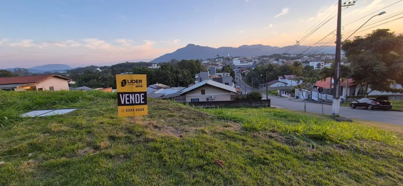 Terreno de esquina com 1.003,69m no Loteamento Nova Indaial no João Paulo II - foto 1