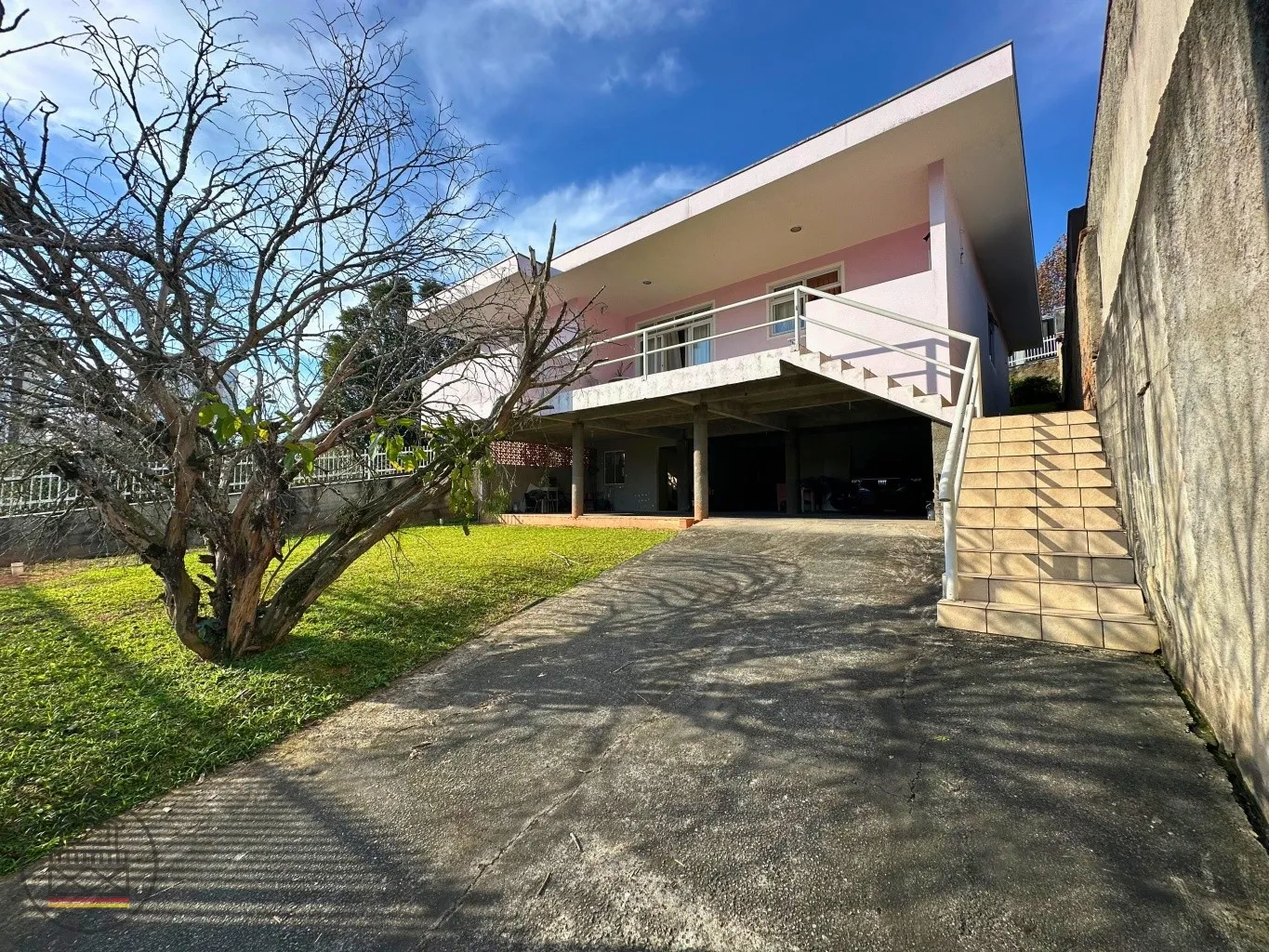 Casa no Bairro Escola Agrícola em Blumenau com 3 Dormitórios (1 suíte) - foto 1