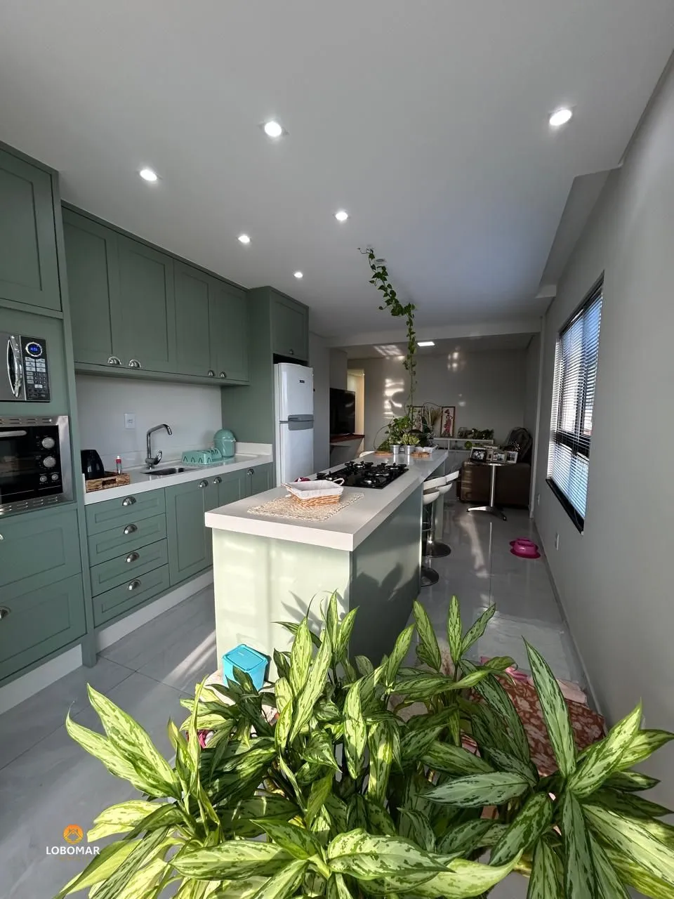 Apartamento semimobiliado a 750m do mar no Centro de Balneário Piçarras SC -  R$ - foto 1