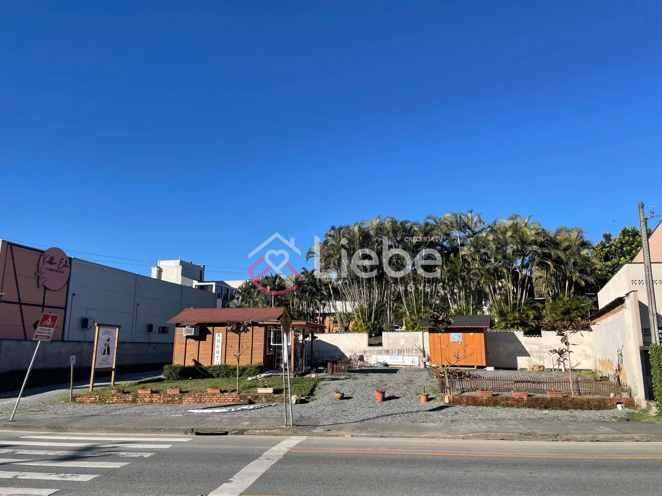 Oportunidade de terreno na Rua XV de Novembro no Centro da cidade de Pomerode com 2.609,70m fazendo frente em 25,20 metros. - foto 1